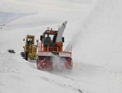 Pasinler’de 18 köy yolu ulaşıma kapandı